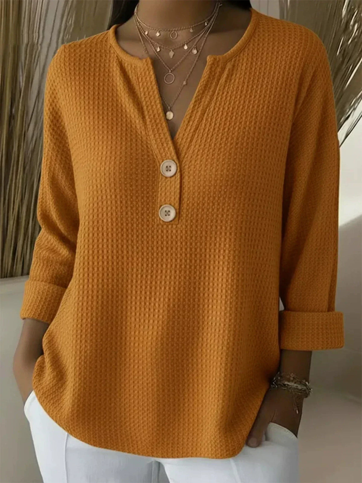 Cayetana | Camiseta Henley Gofrada con Botones