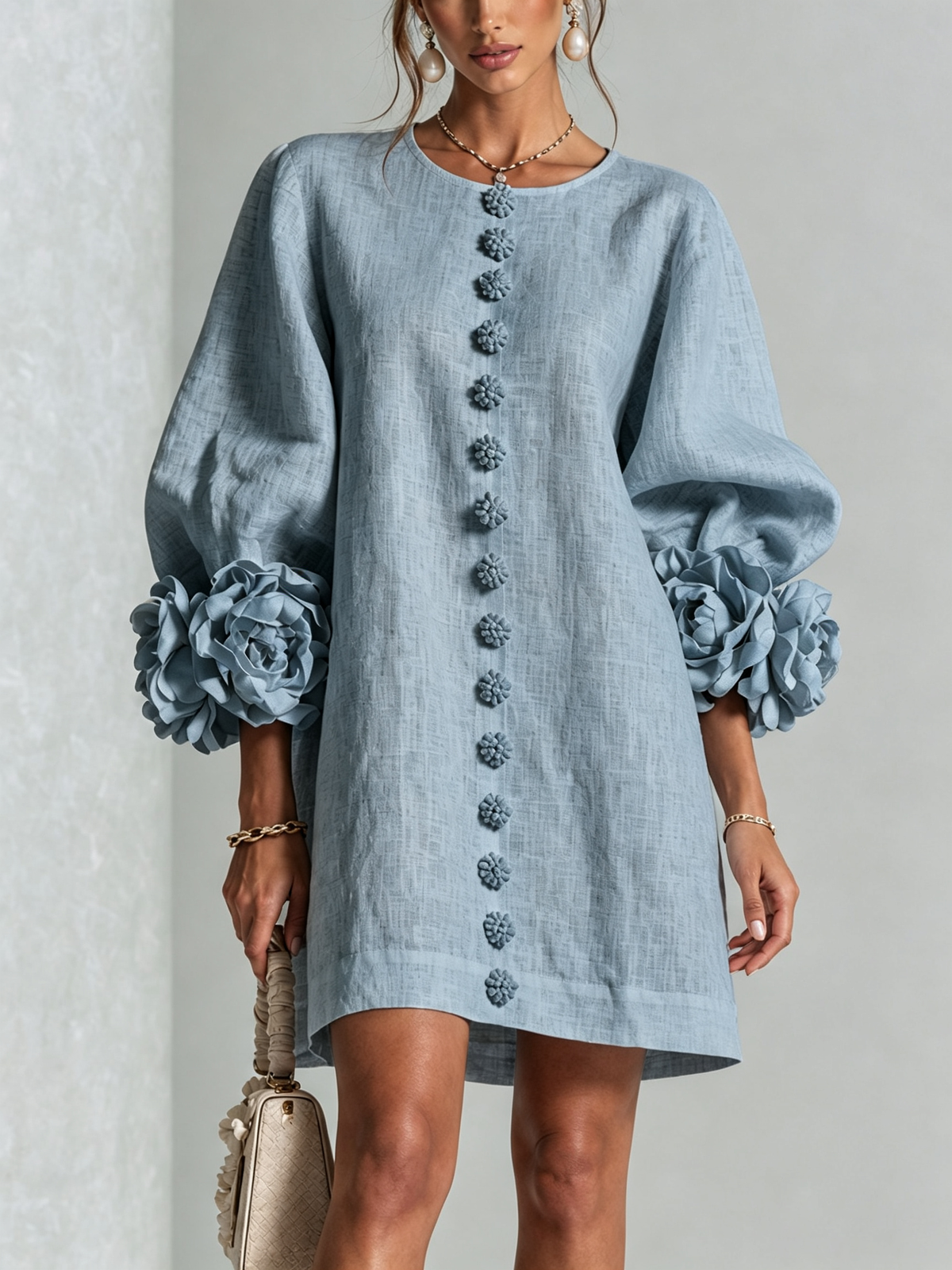 Itziar | Vestido Corto Abotonado con Puños de Flores