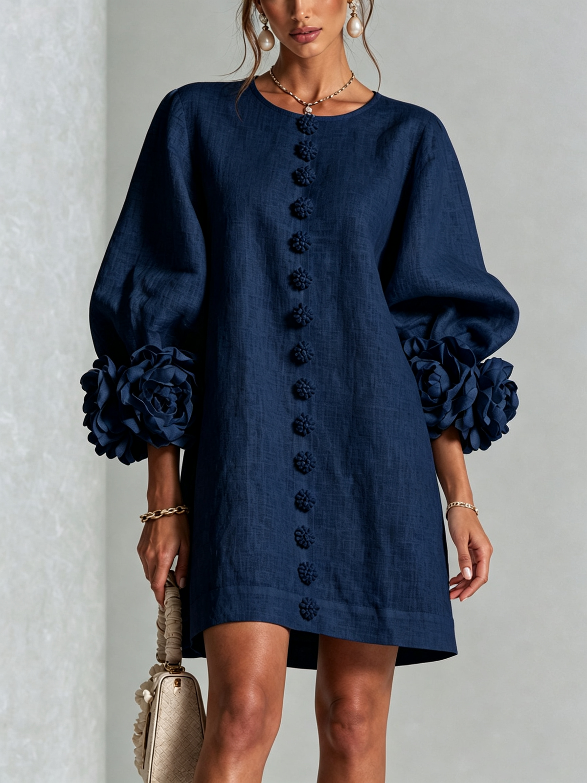 Itziar | Vestido Corto Abotonado con Puños de Flores