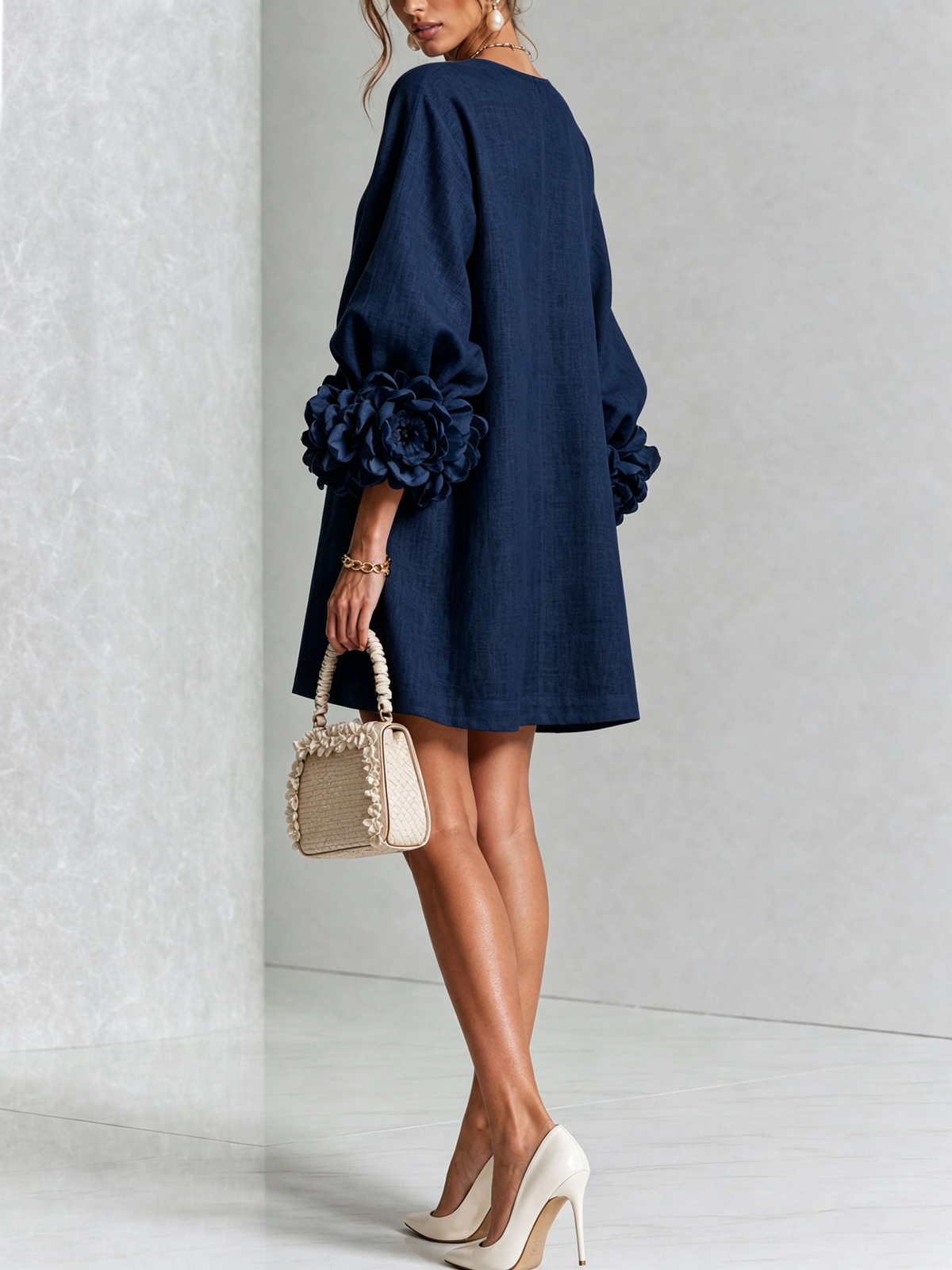 Itziar | Vestido Corto Abotonado con Puños de Flores