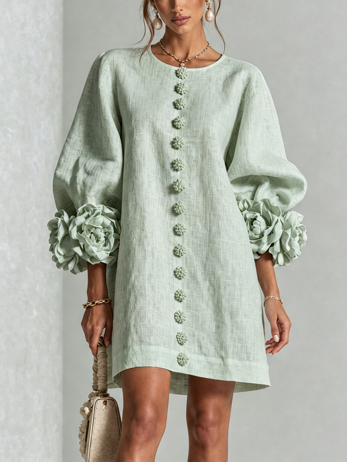 Itziar | Vestido Corto Abotonado con Puños de Flores
