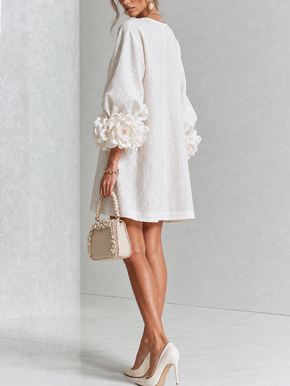 Itziar | Vestido Corto Abotonado con Puños de Flores