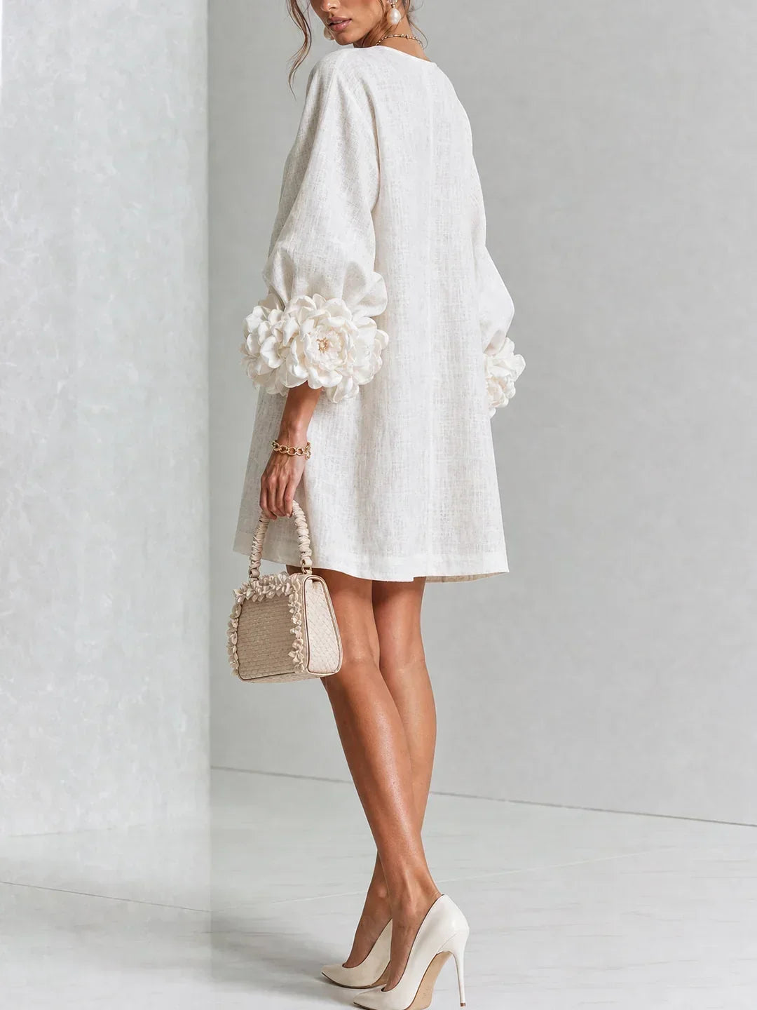 Elvira | Vestido Corto con Botones Florales y Mangas Amplias