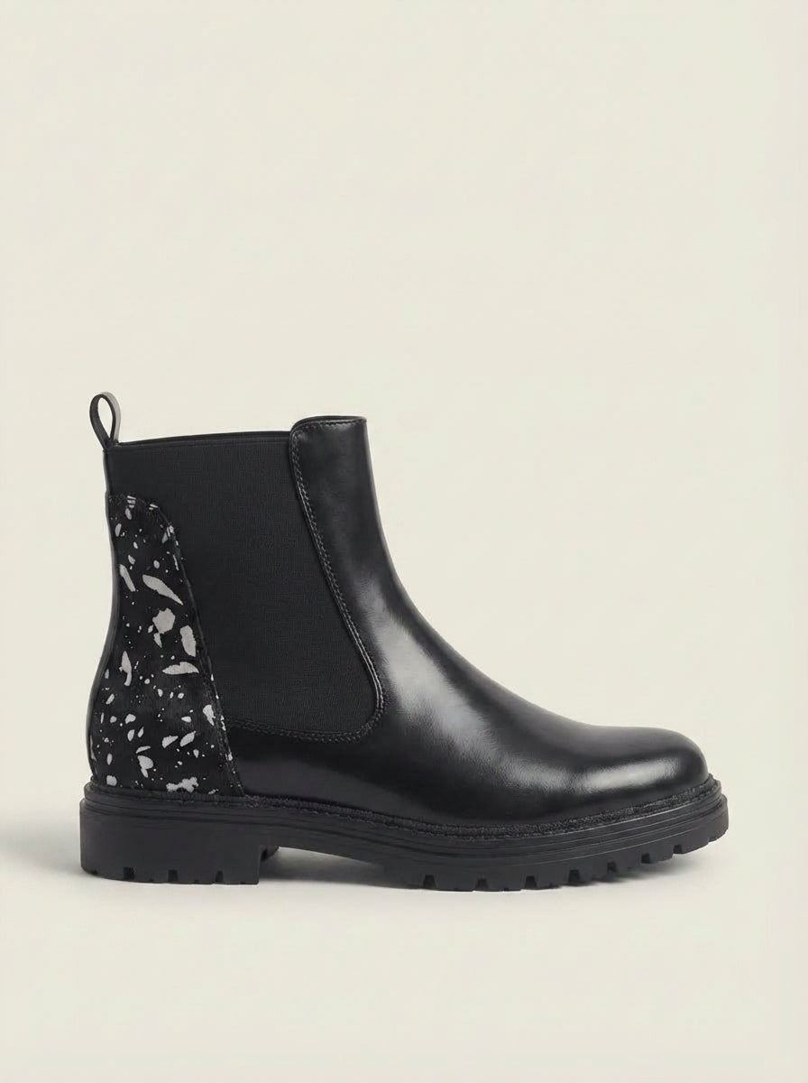 Botas Chelsea Negras - Detalle Oscuro