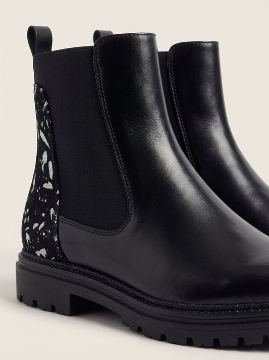 Botas Chelsea Negras - Detalle Oscuro