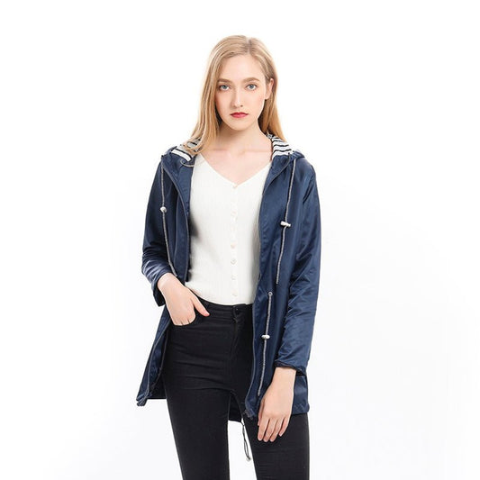 Victoria | Impermeable con Capucha y Cordón Ajustable